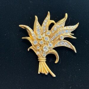 SPARKLING SIGNED SWAROVSKI 18K GP PAVE CRYSTAL RHINESTONE WHEAT BOUQUET BROOCH